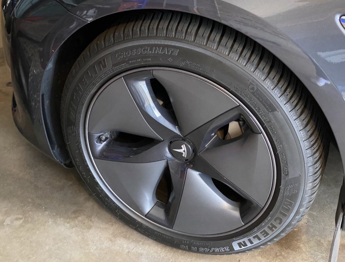 CrossClimate-Plus-treated-with-Carfidant-Ultimate-Tire-Shine-Spray-2-weeks