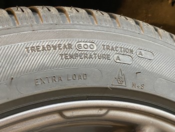 snowflake-on-tire.JPG