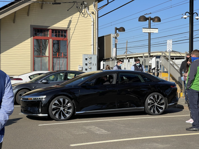 Lucid-Air-onlookers-Westport-CT-EVfreedomCT-by-Paul-Braren-2021-03-22-IMG_2591.JPG
