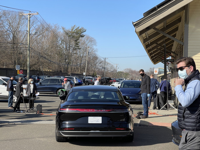 Lucid-Air-wide-tires-Westport-CT-EVfreedomCT-by-Paul-Braren-2021-03-22-IMG_2600.JPG
