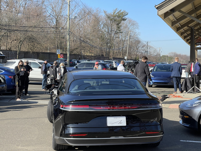 Lucid-Air-wide-tires-Westport-CT-EVfreedomCT-by-Paul-Braren-2021-03-22-IMG_2594.JPG