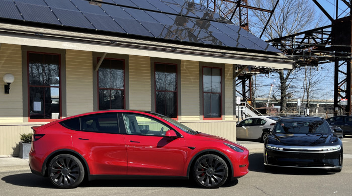 Model-Y-with-Lucid-Air-front-Westport-CT-EVfreedomCT-by-Paul-Braren-2021-03-22-IMG_2689.JPG