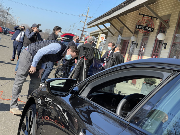Press-gathering-Westport-CT-EVfreedomCT-by-Paul-Braren-2021-03-22-IMG_2606.JPG