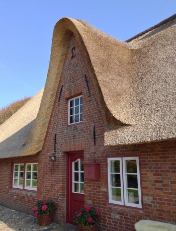This-is-a-common-type-of-home-on-Insel-Fohr