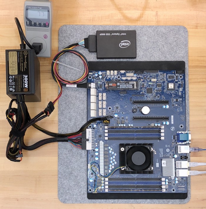 GIGABYTE-Server-MB51-PS0-Motherboard-running-ESXi-67-off-USB--ITProHobby
