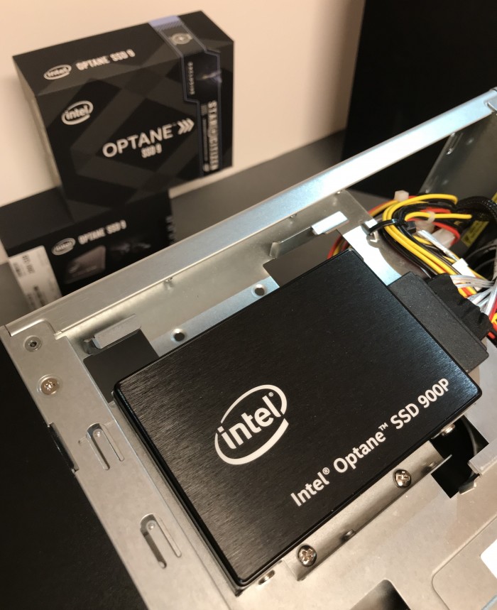 Intel-900P-mounted-in-SYS-5028D-TN4T-top-internal-25-drive-bay--ITProHobby