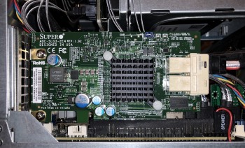 Supermicro-AOC-SLG3-2E4-installed-close-up-ITProHobby