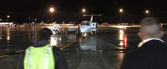 OneJet-uses-BDL-Gate-22-where-we-walk-out-in-light-rain-by-Paul-Braren-on-Feb-15-2017-for-ITProHobby.JPG