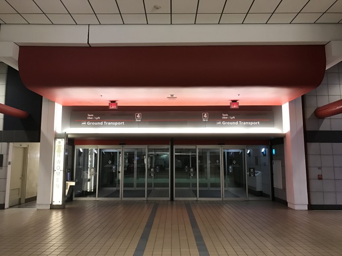 PIT-Pittsburgh-airport-clearly-labels-Uber-and-Lyft-pickups-by-Paul-Braren-on-Feb-15-2017-for-ITProHobby.JPG