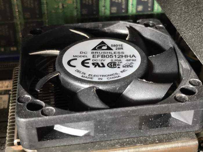 ITProHobby-Deltec-EFB0512HHA-R00-fan-on-SNK-C0057A4L.JPG
