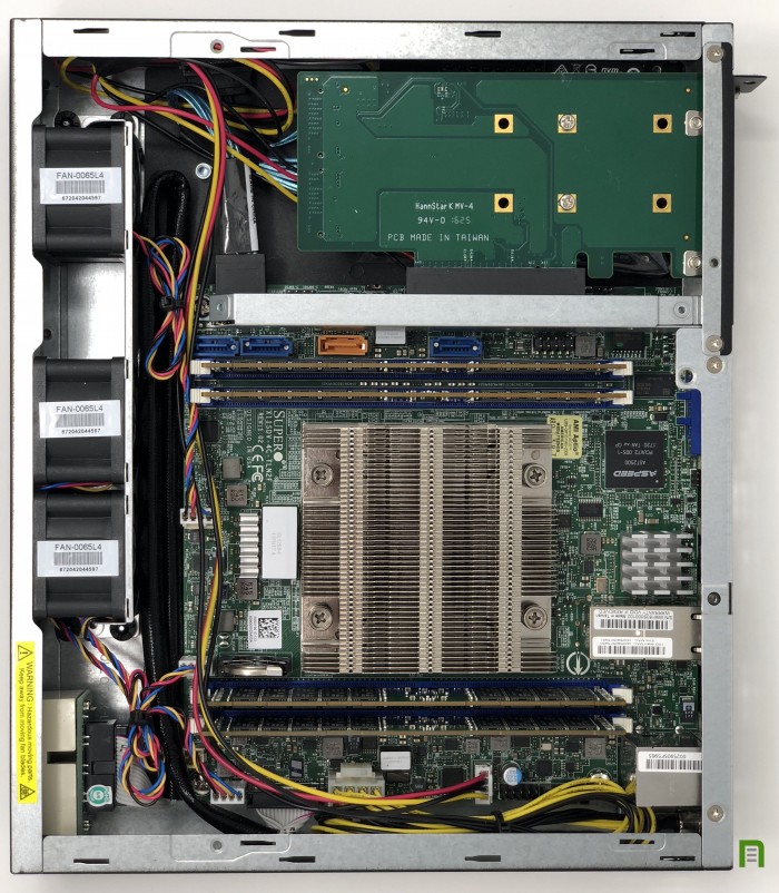 Lid-off-top-view-Supermicro-SuperServer-SYS-E300-9D-pics-by-ITProHobby