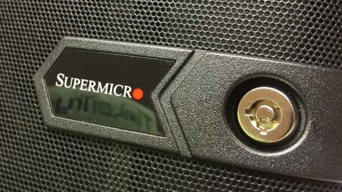 close-up-of-bezel-with-ITProHobby-logo-reversed-cropped.JPG