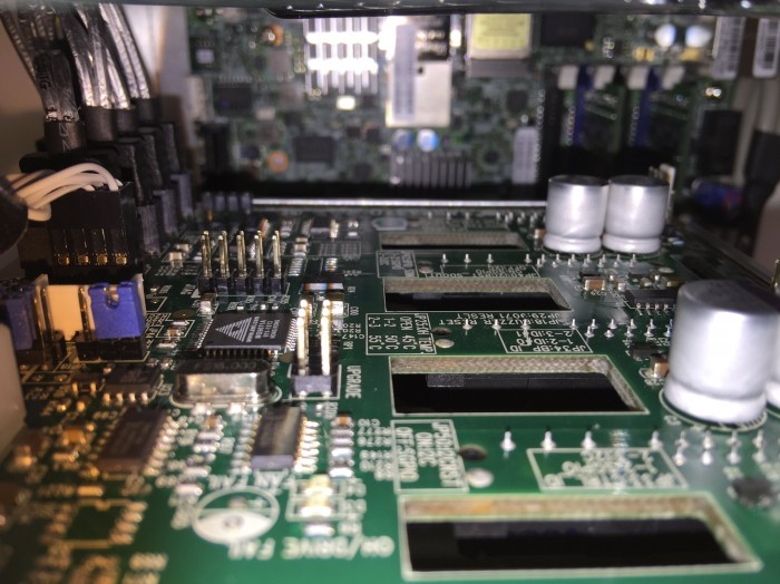 SATA-SAS73TQ-drive-backplane.JPG