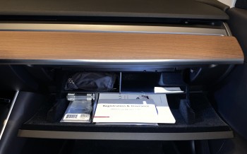 Tesla-Model-3-Glovebox--ITProHobby-IMG_7335