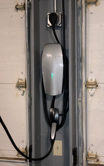IMG_8193-Wall-Connector-with-14-50-Plug-plus-Cable Organizer--ITProHobby.JPG