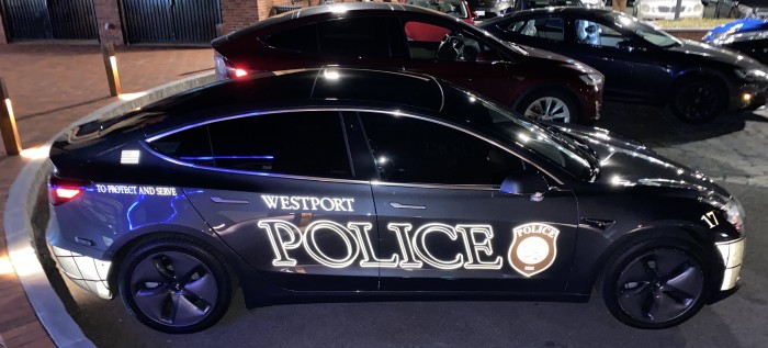 Right-side-straight-on-Tesla-Model-3-police-car-by-Paul-Braren--ITProHobby