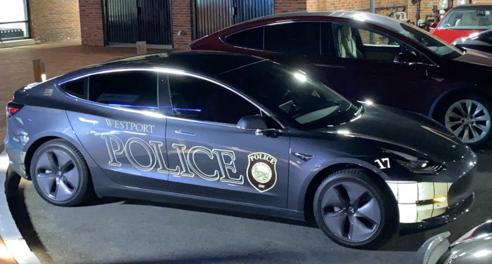 Right-side-Tesla-Model-3-police-car-by-Paul-Braren--ITProHobby
