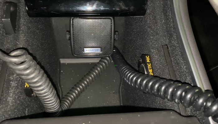 ROADPRO-and-magnetic-mounts-in-center-console-Tesla-Model-3-police-car-by-Paul-Braren--ITProHobby.JPG