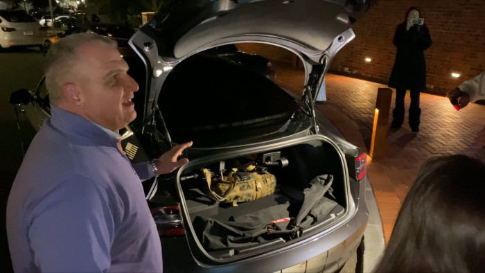 Trunk-with-gun-Tesla-Model-3-police-car-by-Paul-Braren--ITProHobby.JPG