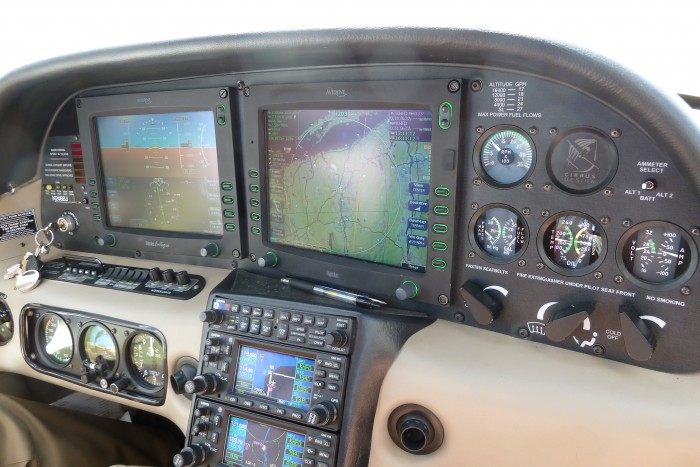SR22-closer-look-at-dashboard