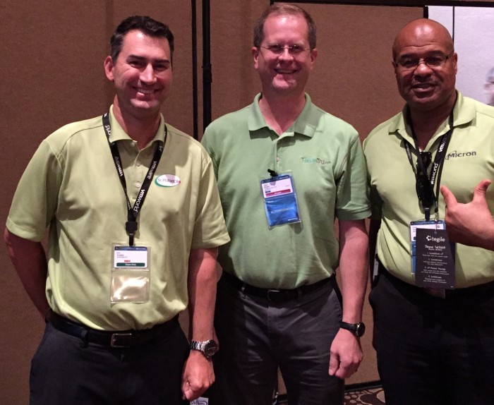 ITProHobby-colored-green-shirts-invade-VMworld-2016.JPG