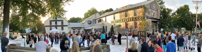 Comstock-Ferre-Behind-the-scenes-of-Christmas-on-Honeysuckle-Lane-filming-pic1-2018-09-30
