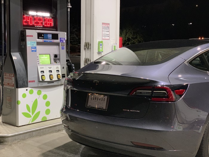 IMG_5295-Tesla-at-Cumberland-Farms-2018-12-26--ITProHobby.JPG