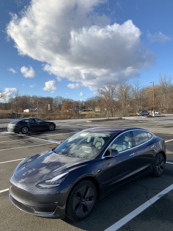 IMG_6029-Tesla-Model-3-at-Home-Depot-Berlin-CT--ITProHobby.JPG